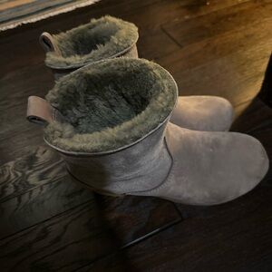 Cozy Gray No.6 Shearling-Lined Boots